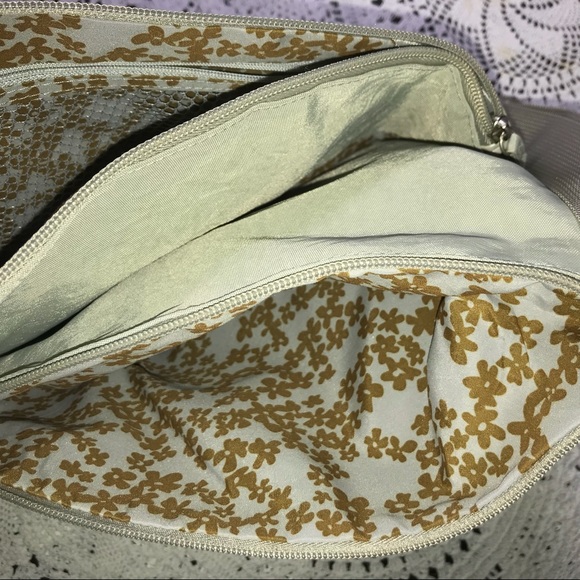 Travel crossbody - Picture 5 of 5